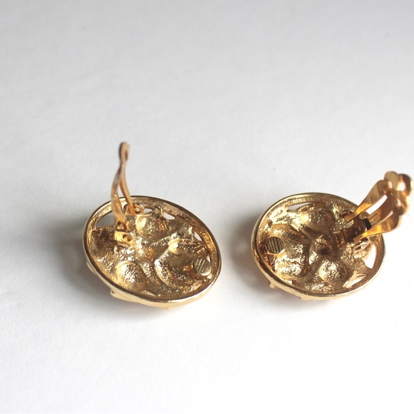 Vintage Gold Tone Enamel Earrings Clip On, Peach Cream Flowers, Pink Pair - Picture 5 of 7